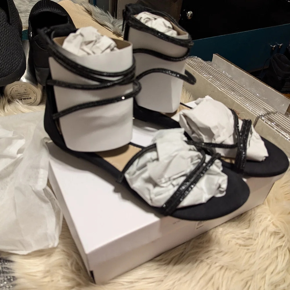 DREAM PAIRS  Weltz ankle strap rhinestone low wedge sandal size 8.5 - Picture 2 of 7